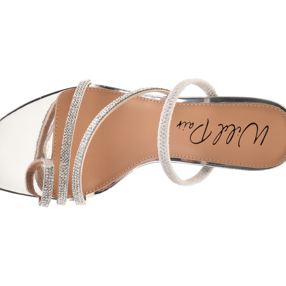 Embellished sandals. Silver. 6M